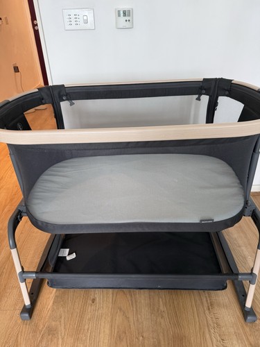Baby next bed - me,